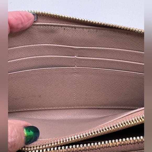 Prada - authentic Saffiano leather taupe zip around wallet - GUC - Picture 13 of 14